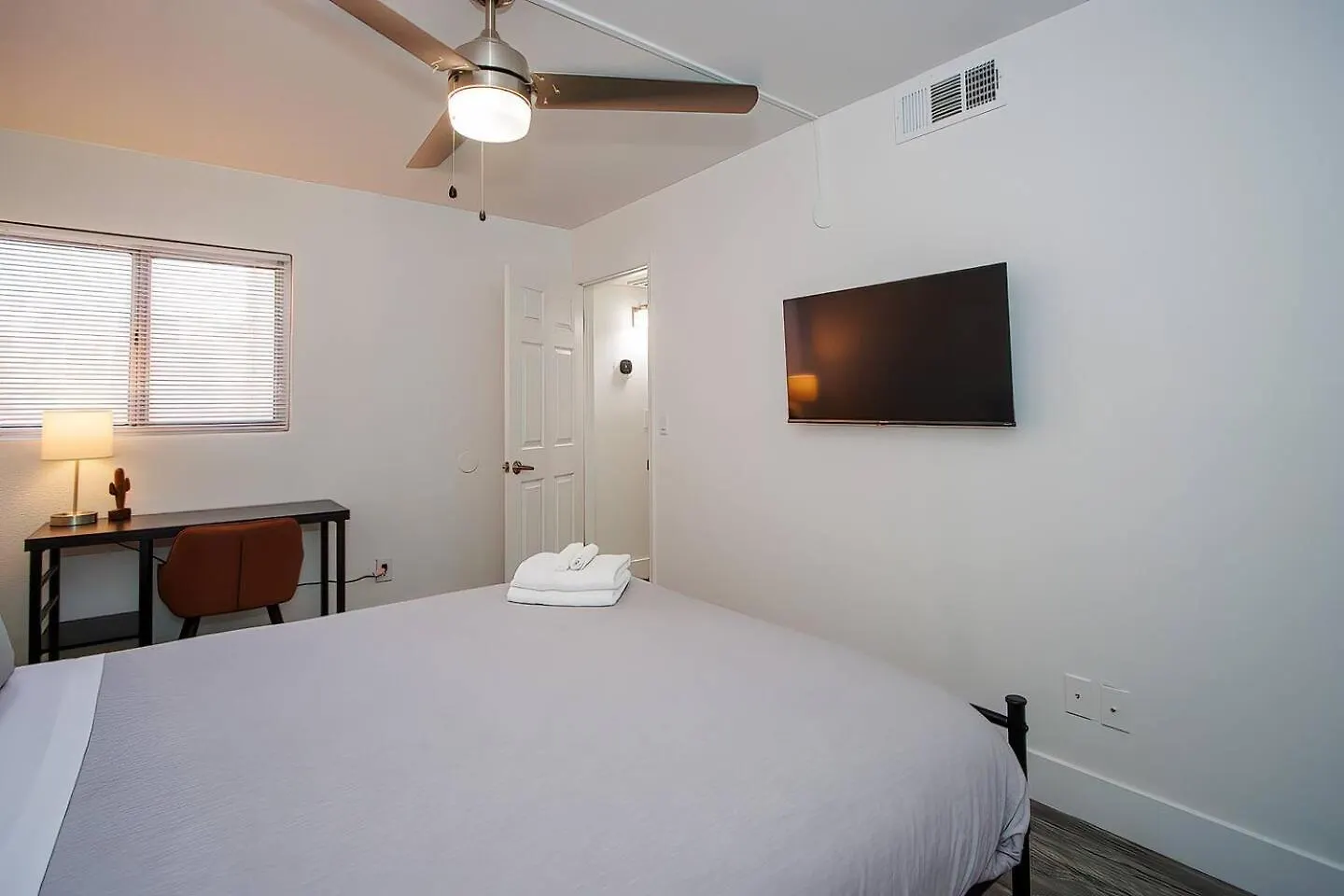 Modern Apartment Near Zoo & Sloan Park Tempe 0*,  United States